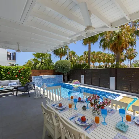 The Ultimate Guide To Renting Your Luxury 3 Bedroom Close To The Beach, 1461 Βίλα